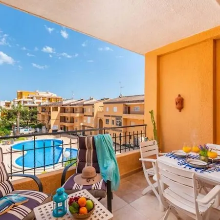 아파트 Sun And Salt, Punta Prima,fantastic Location ,beautiful Swimming Pool And Bbq