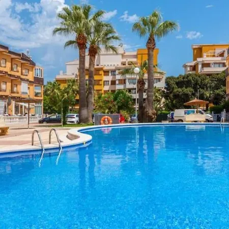 Sun And Salt, Punta Prima,fantastic Location ,beautiful Swimming Pool And Bbq Apartment