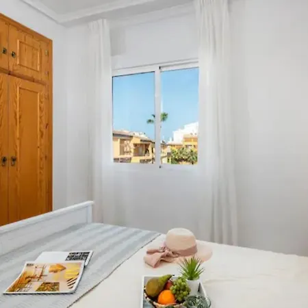 Appartement Sun And Salt, Punta Prima,fantastic Location ,beautiful Swimming Pool And Bbq *
