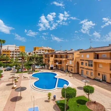 Appartement Sun And Salt, Punta Prima,fantastic Location ,beautiful Swimming Pool And Bbq