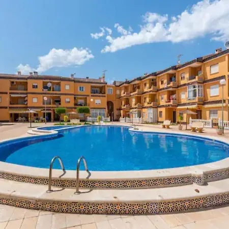 Sun And Salt, Punta Prima,fantastic Location ,beautiful Swimming Pool And Bbq Appartement